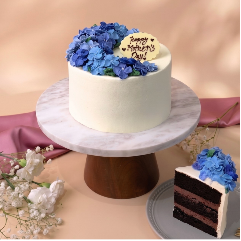 Hydrangea Design: Valrhona Chocolate Truffle Cake